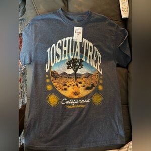 Joshua Tree  Kid Dangerous Graphic T-Shirt in Blue Mens M